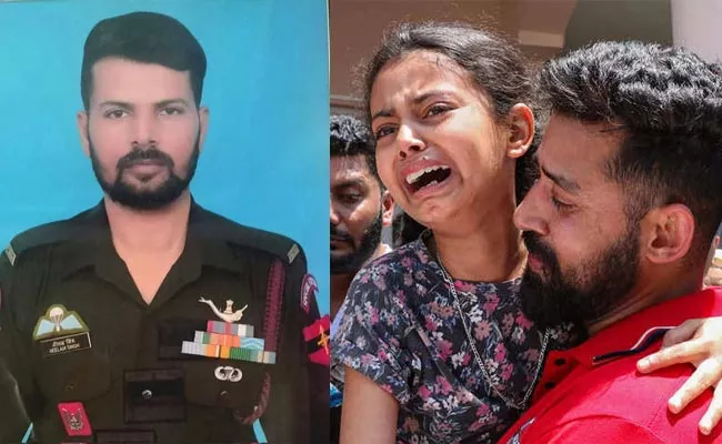 Jawan Havildar Singh Daughter Pawana Chib Cried For Father - Sakshi
