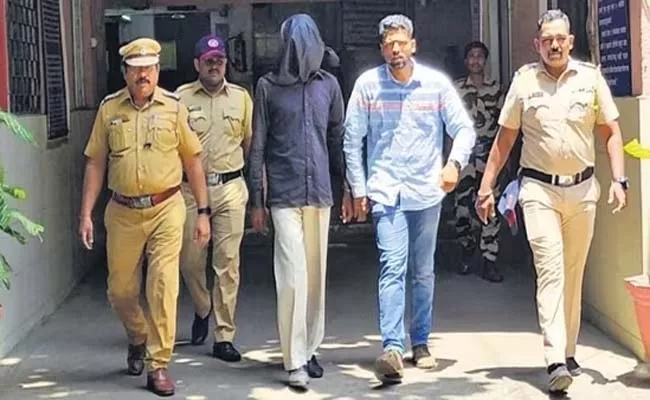 Mumbai Murder: Manoj Sane Brought Nilgiri Oil - Sakshi