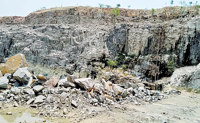 Illegal mining exposed with Spandana complaint - Sakshi