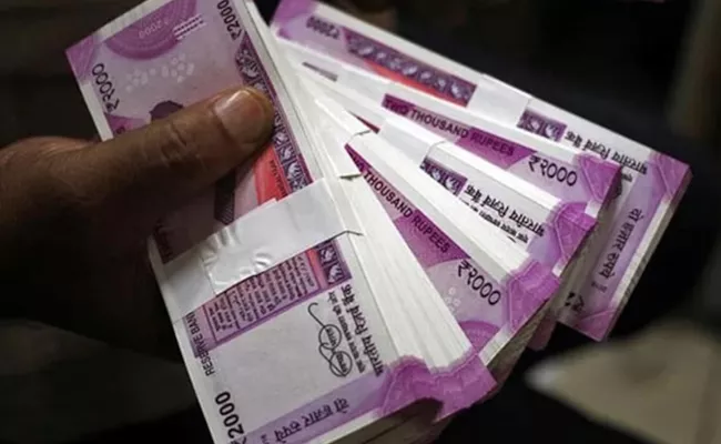 Over 2 3rds of Rs 2000 notes deposited - Sakshi