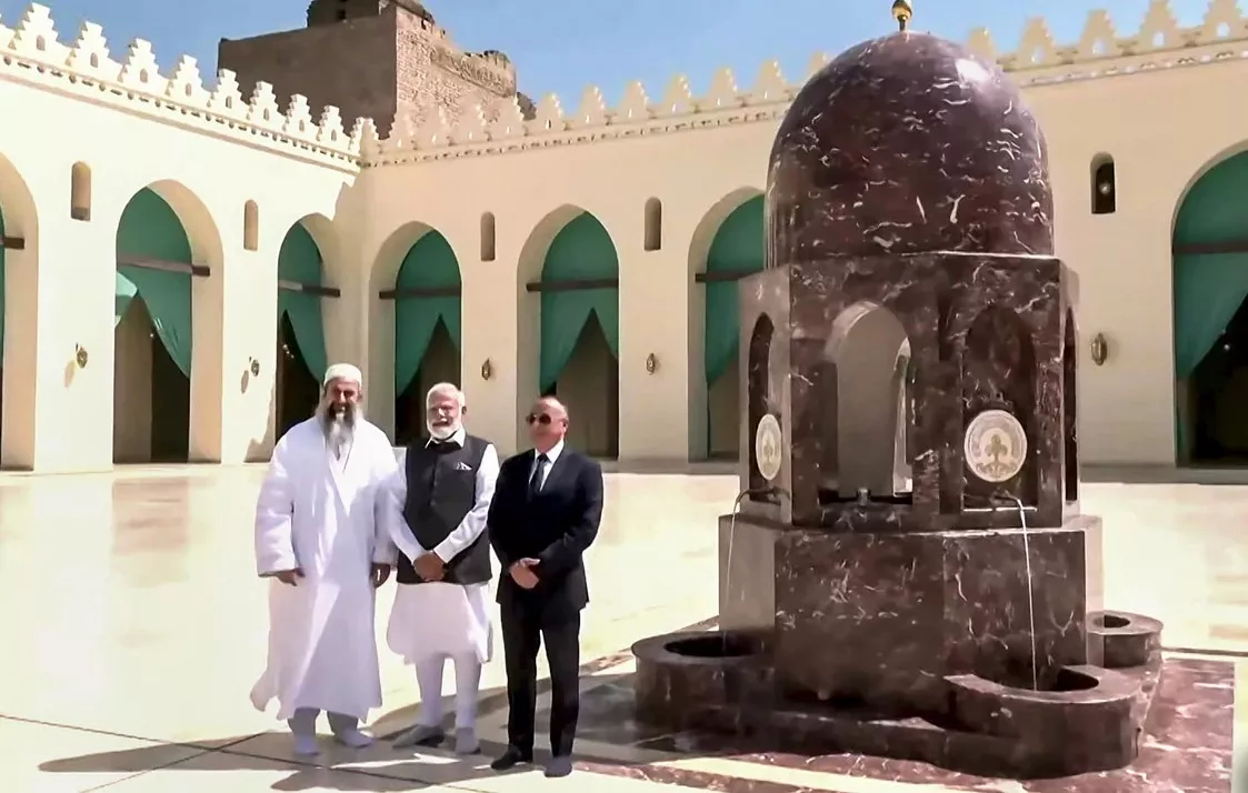 PM Narendra Modi Visits 11th Century Al Hakim Mosque  - Sakshi