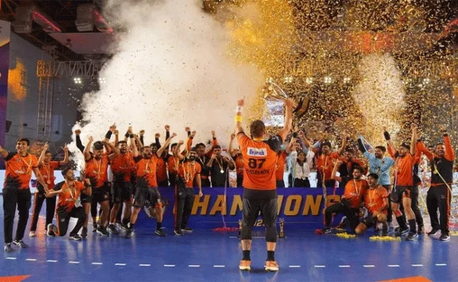 Maharashtra Ironmen Wins First Premier Handball League By Beating Golden Eagles - Sakshi