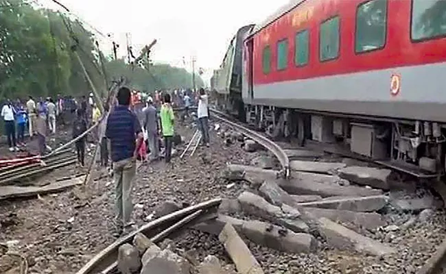 Odisha Train Accident: Srikakulam Resident Killed After Injured - Sakshi