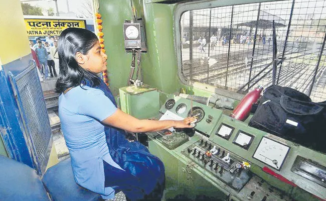 Fewer Loco Pilots in South Central Railway - Sakshi