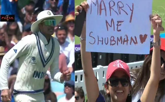 Young Woman Love-Proposal Shubman Gill After-That Missed Run-out Chance - Sakshi