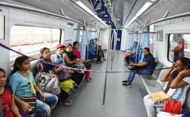 Hyderabad Metro Good News For Students launches New Passes To Them - Sakshi