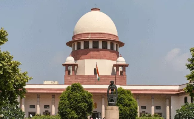 AAP govt moves Supreme Court challenging Centre ordinance - Sakshi