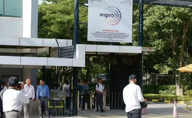 Wipro postpone salary hike to Q3 will pay 80 pc variable pay for Q1 FY24 - Sakshi