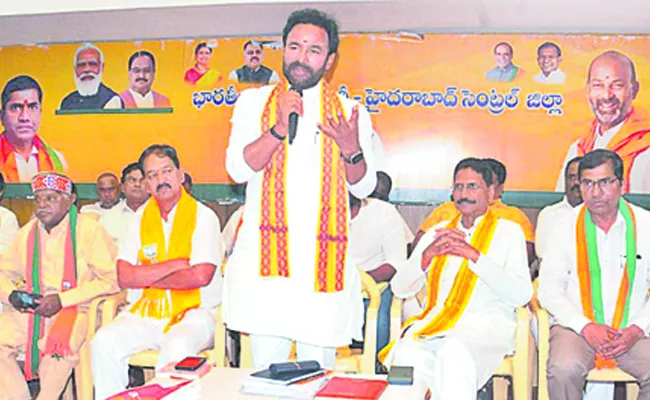 Dharna for double houses on 25th - Sakshi
