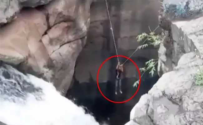 Viral Video: Man Plunges Into River While Ttaking A Selfie - Sakshi