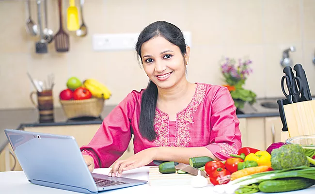 Entrepreneur shares CV of woman who said she has 13 years of experience as a homemaker - Sakshi