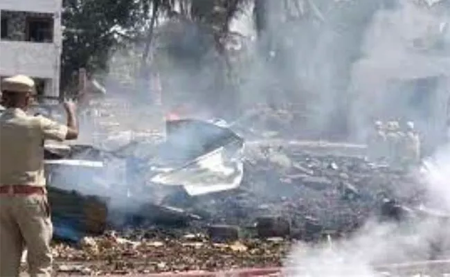 Tamil Nadu: Fire Accident Crackers Godown Krishnagiri - Sakshi