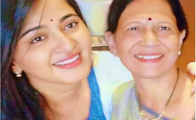 Anushka Shetty Showed Her Mother Photo In Social Media - Sakshi