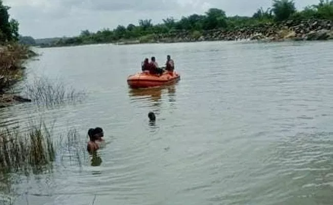 Karnataka: Youth Fell Into River, Drowned - Sakshi