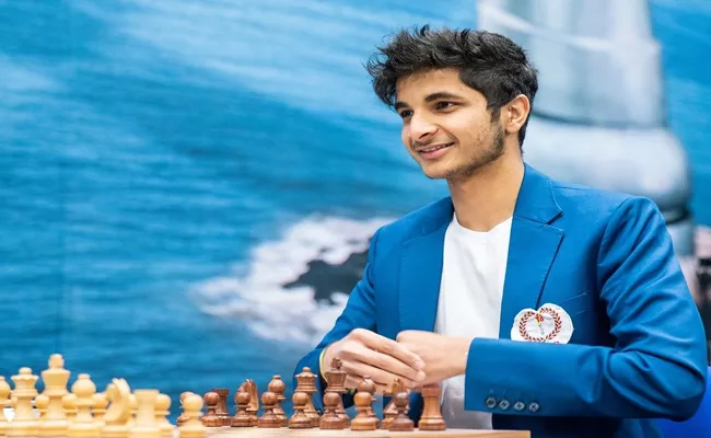 Indian Grandmaster Vidit Santhosh Gujarati enter Quarter Finals of World Cup Chess Tournament Open - Sakshi