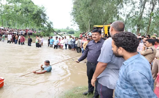 killed people as tractor falls into drain in Uttar Pradesh Saharanpur - Sakshi