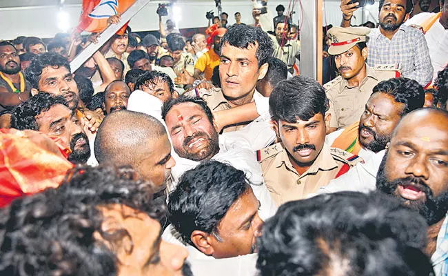 BJP Leader Kishan Reddy Fires On CM KCR - Sakshi