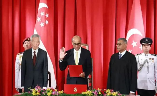 Indian-origin Tharman Shanmugaratnam sworn in as Singapore President - Sakshi