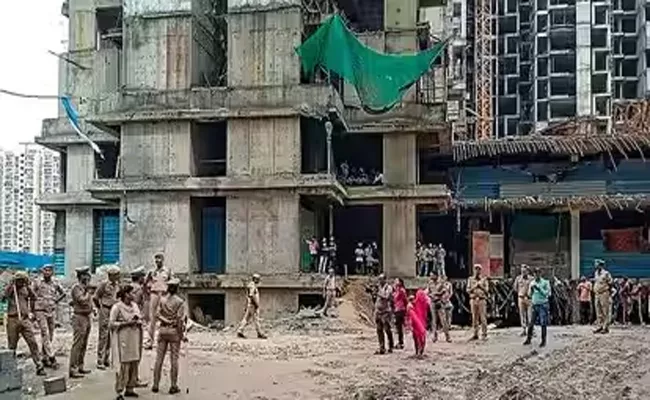 4 workers killed as lift collapses in under-construction building in Greater Noida - Sakshi