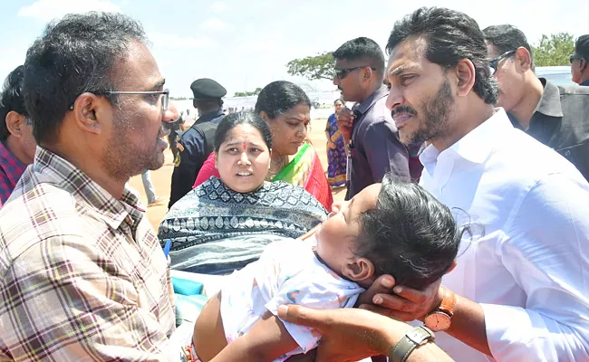 CM Jagan Gives 4 Lakhs To Poor Patients - Sakshi