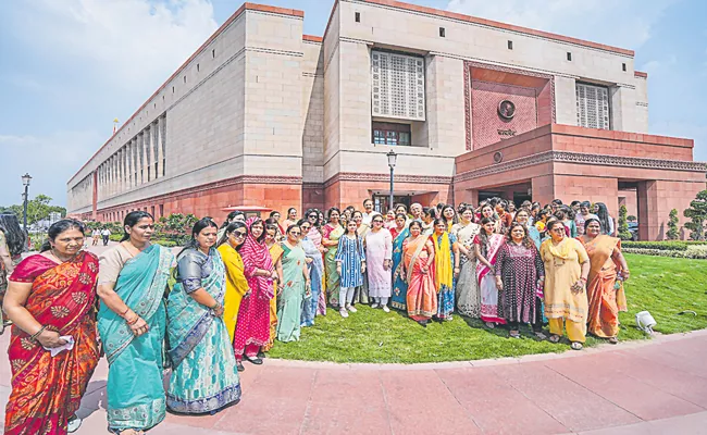 Womens Reservation Bill 2023: Lok Sabha passes historic womens reservation Bill - Sakshi