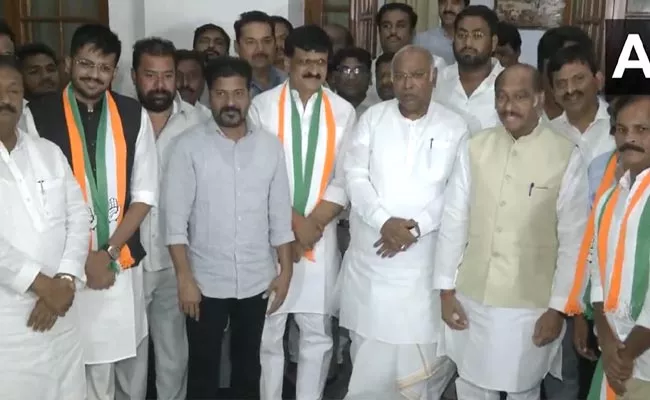 Mynampally Hanumantha Rao And Vemula Veeresham Joined In Congress - Sakshi