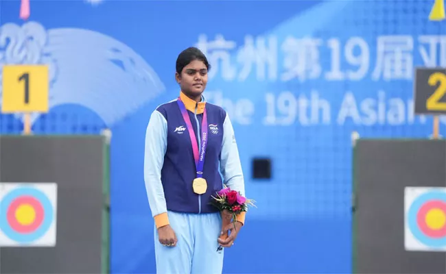 After Winning 3 Gold Medals In Asian Games Jyothi Surekha Vennam Returns To Home Town Vijayawada - Sakshi