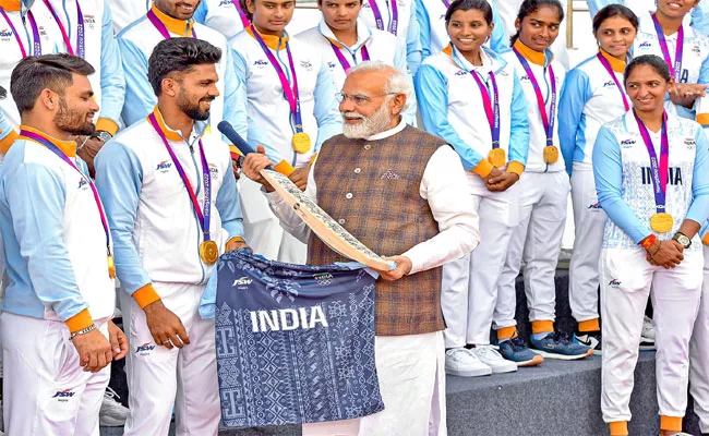 Asian Games 2023 Medal Winners Meets PM Modi, PM Appreciates - Sakshi