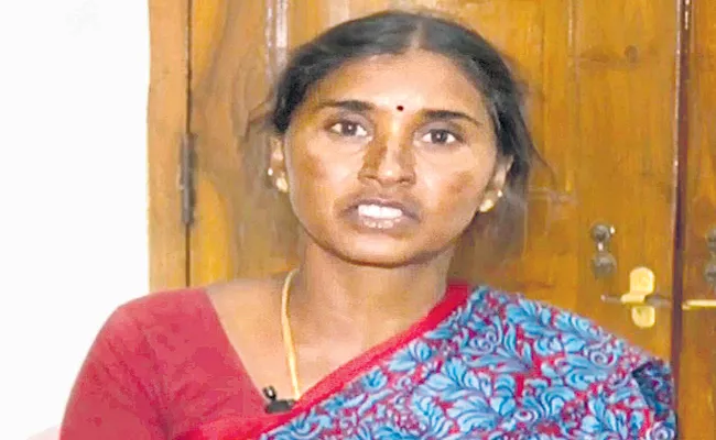 Pravallika Mother Fires On Political Parties and demands Sivaram Hanged - Sakshi