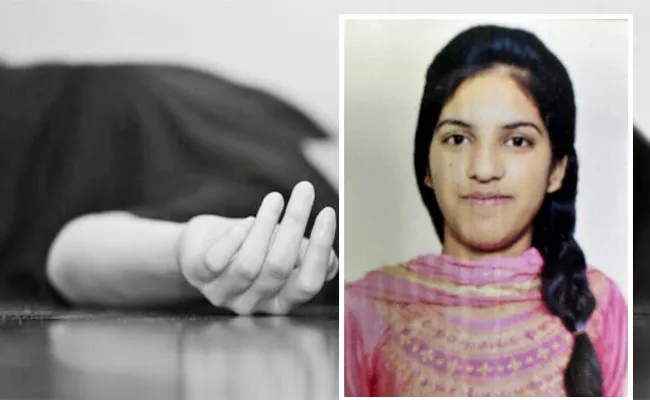 Young woman suicide at Hyderabad - Sakshi