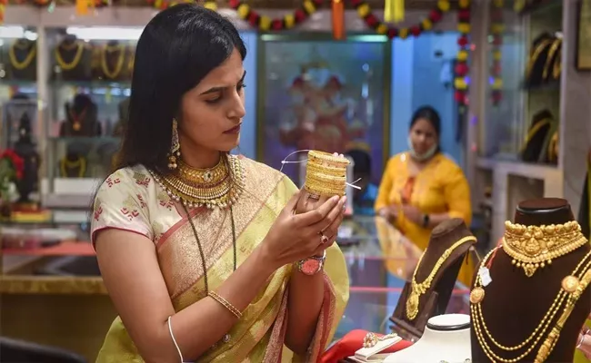 Dhanteras Gold And Silver Transactions Reaching Rs 30,000 Crore - Sakshi