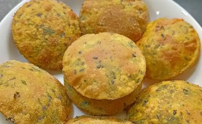 How To Make Palak Methi Puri Recipe In Telugu - Sakshi