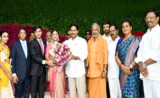 Cm Jagan Attends Sri City Md Ravindra Sannareddy Daughter Wedding Reception - Sakshi