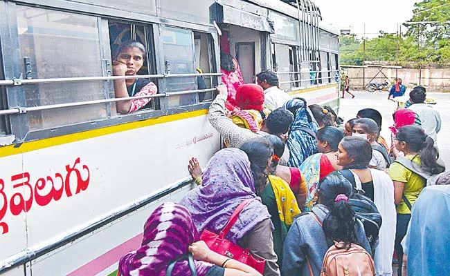 40 percent increase passengers with effect of Mahalakshmi scheme - Sakshi