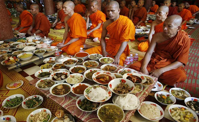 Cambodian Pchum Ben Festival Feed Hungry Ghosts - Sakshi