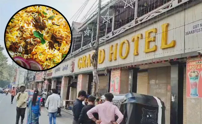Biryani Clash: Customers Attacked By Waters In Abids Grand Hotel - Sakshi