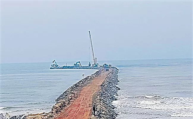 Speedy construction of greenfield port At Kakinada - Sakshi