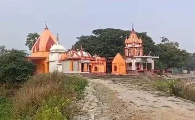 Lord Shri Ram and Sita Eaten Litti Chokha on Manorama Kuano Sangam - Sakshi
