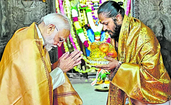 PM Modi offers prayers at the historic Lepakshi temple in Andhra Pradesh - Sakshi