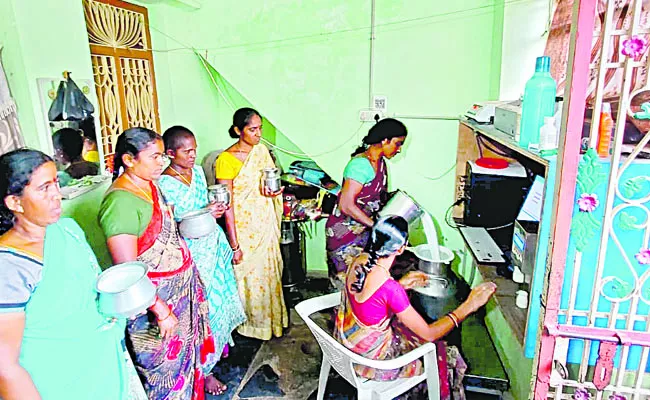 financial aid dairy farmers jagananna pala velluva: Andhra pradesh - Sakshi