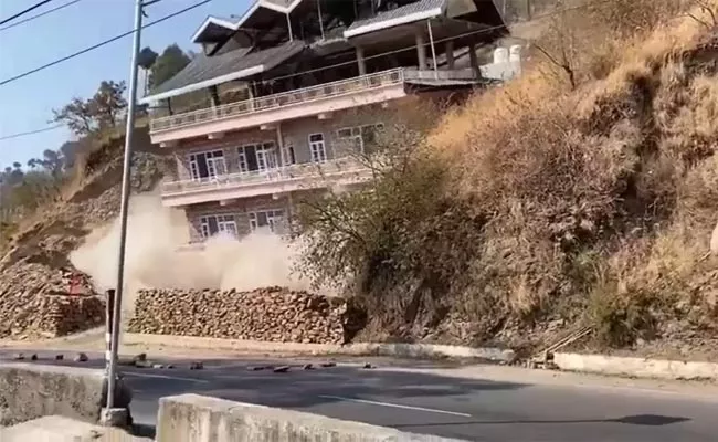Video: 5 Storey Building Collapses Like Pack of Cards In Shimla - Sakshi