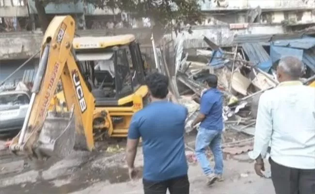 Bulldozer Action In Mumbai Where Clashes Took Place After Ram Temple Rally - Sakshi