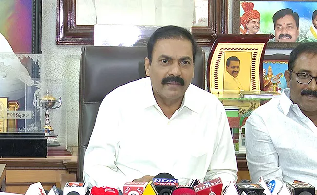 Minister kakani Serious Comments Over Yellow Media - Sakshi