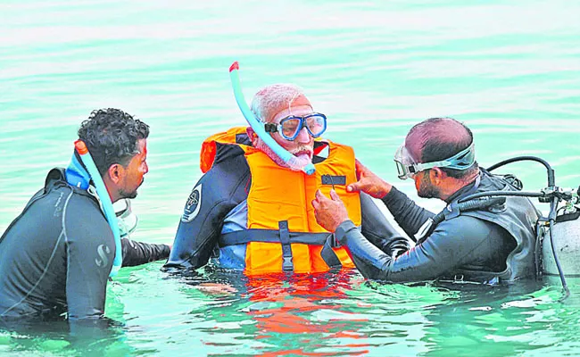PM Modi visits Lakshadweep shares pictures of snorkeling and morning walks by the beach - Sakshi