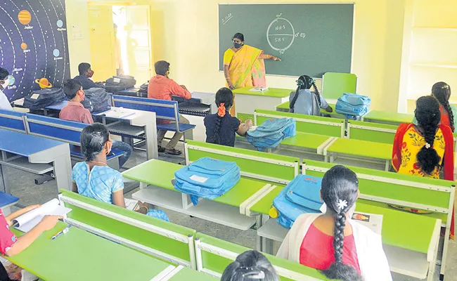 Municipal teachers into the education department - Sakshi
