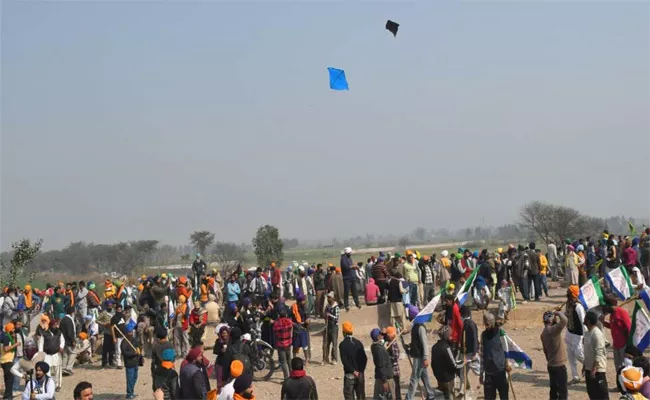 Farmer now Doing Kite Flying at Shambu Border - Sakshi