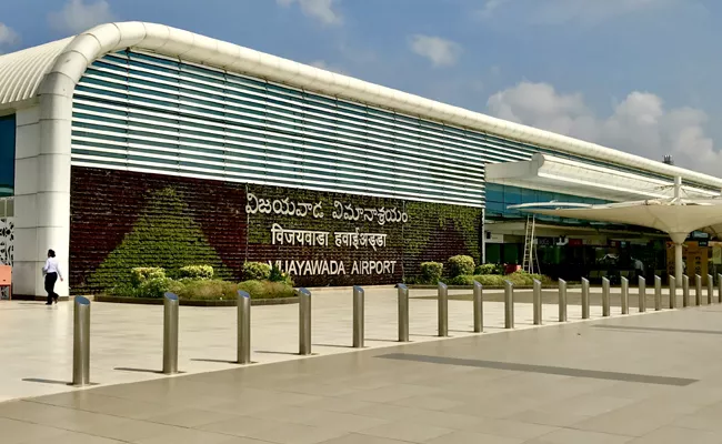 Flights Delayed Due To Smoke And Snow in Gannavaram Airport - Sakshi