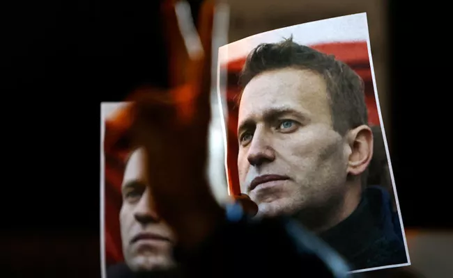 Alexei Navalny's Body Handed To Mother Week After deceased - Sakshi