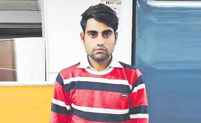 Man arrested by Hyderabad Police for making fake online - Sakshi