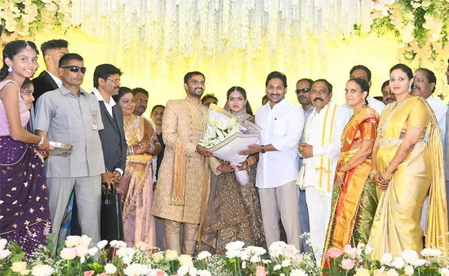 Cm Jagan Attends Ysrcp Leader Gunnam Nagababu Son Wedding - Sakshi